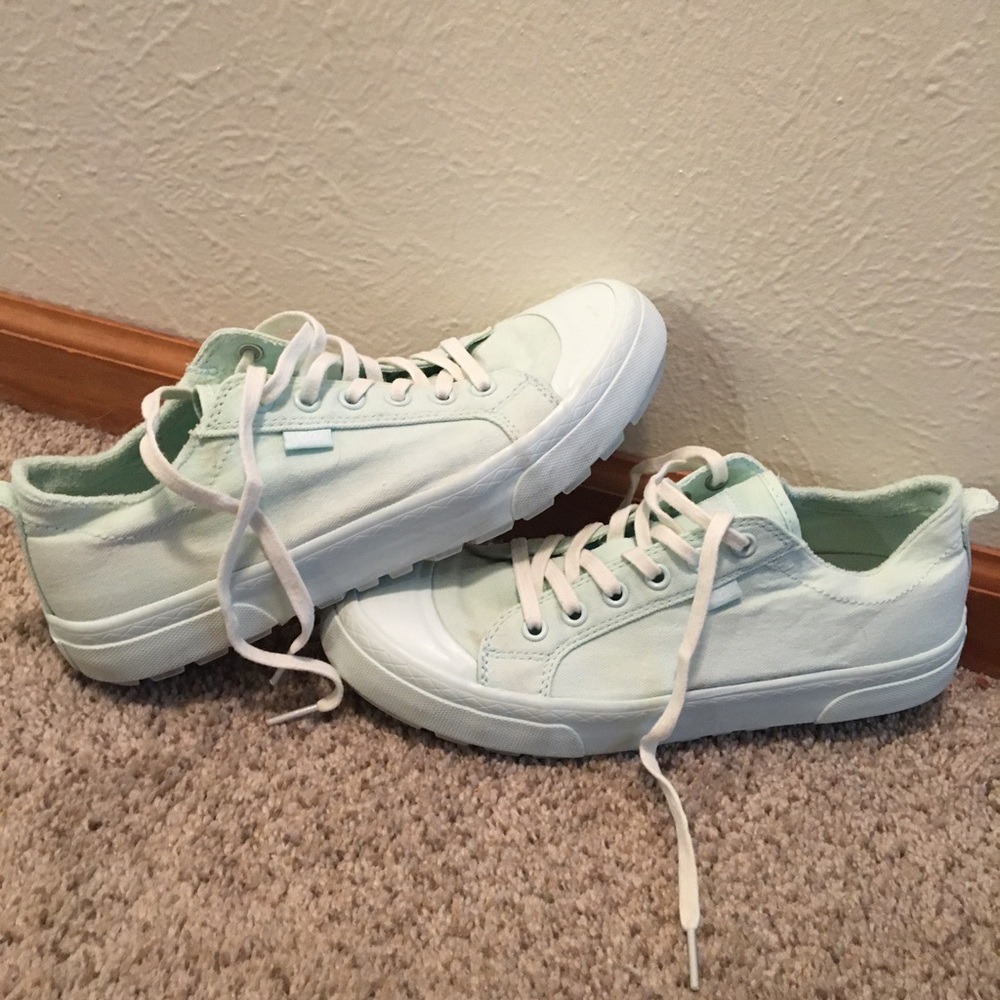 UGG!! Adorable mint colored Ugg canvas shoes. EUC